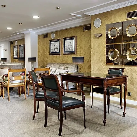 מלון Ciudad De 4*